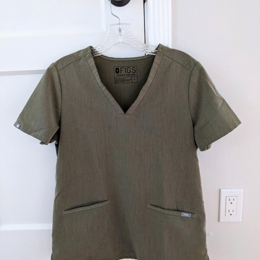 FIGS Scrub Top Women's 2 Pocket Olive Green